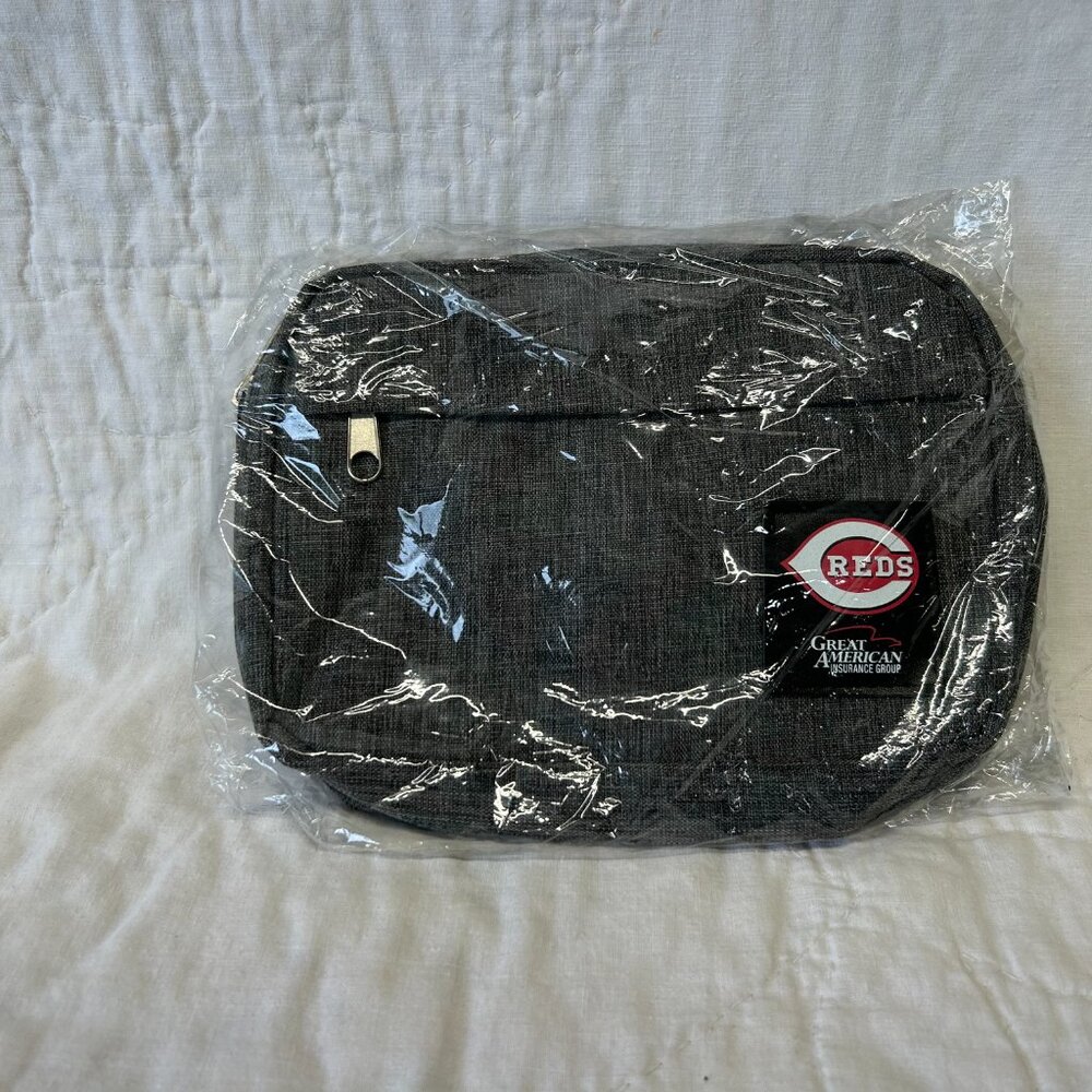 Cincinnati Reds Fanny Pack - Picture 2 of 2